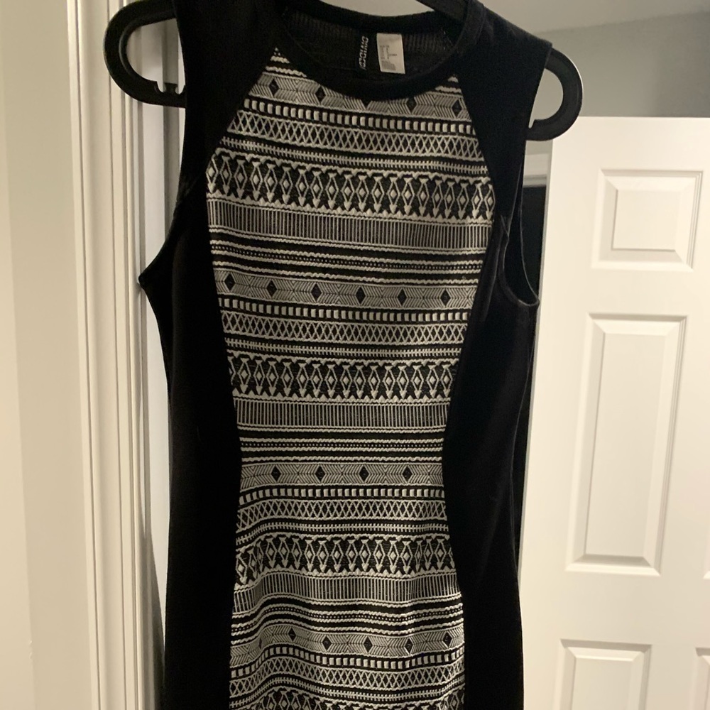 Black and white bodycon dress